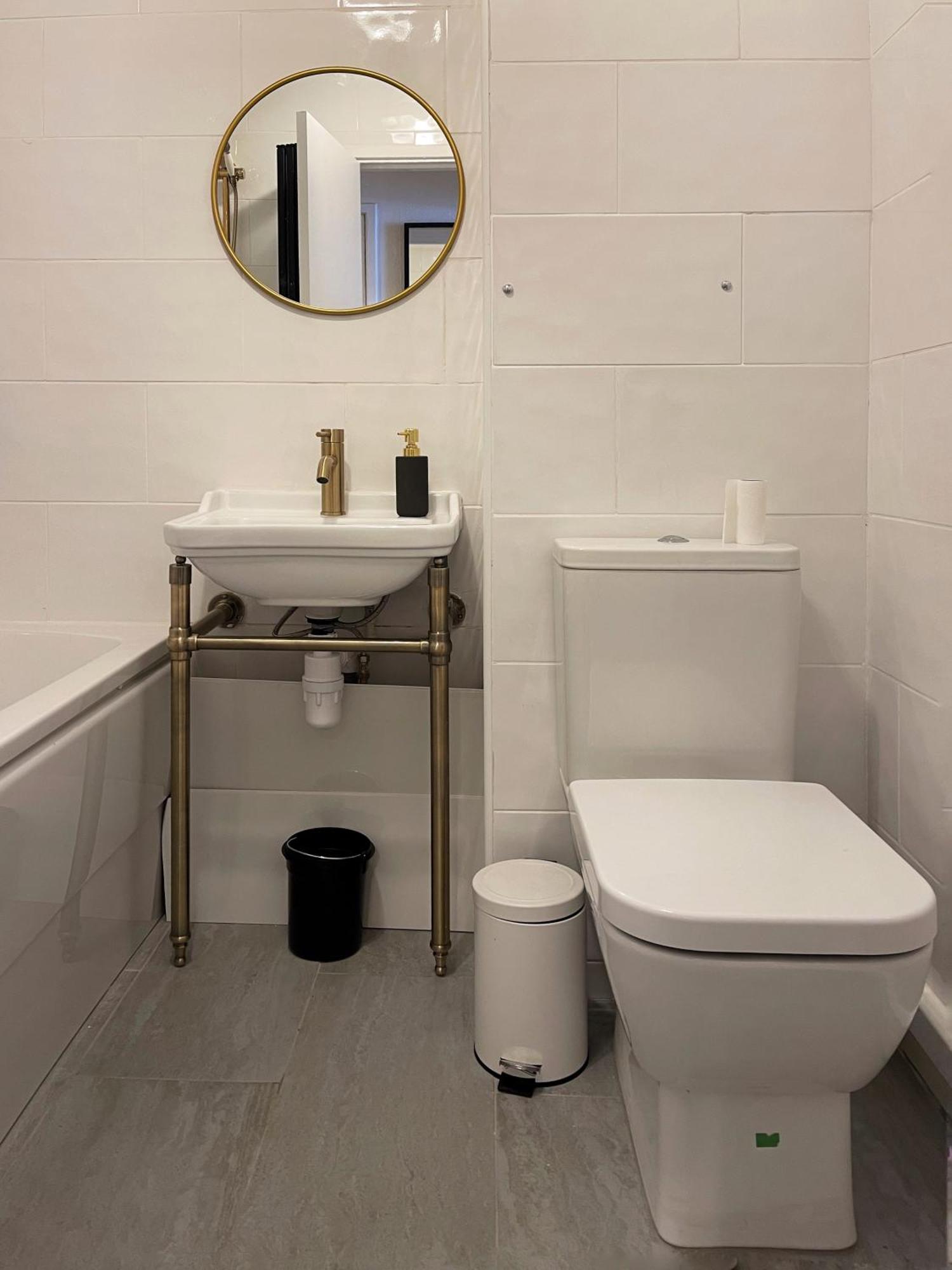 Harper's Place Near Kings Cross - 2 Double Beds, 1 Sofa Bed, Great Location, Ideal For Families