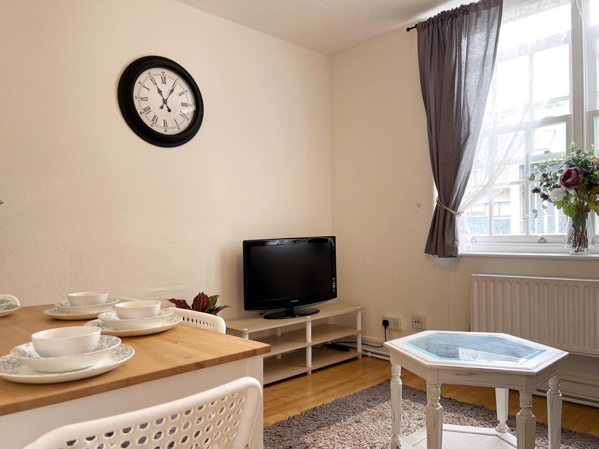 Harper's Place Near Kings Cross - 2 Double Beds, 1 Sofa Bed, Great Location, Ideal For Families Apartment *