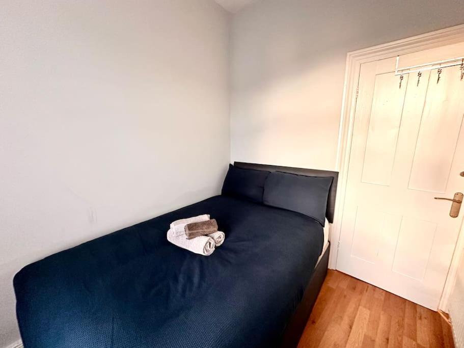 4 Bedroom House In Se4 *