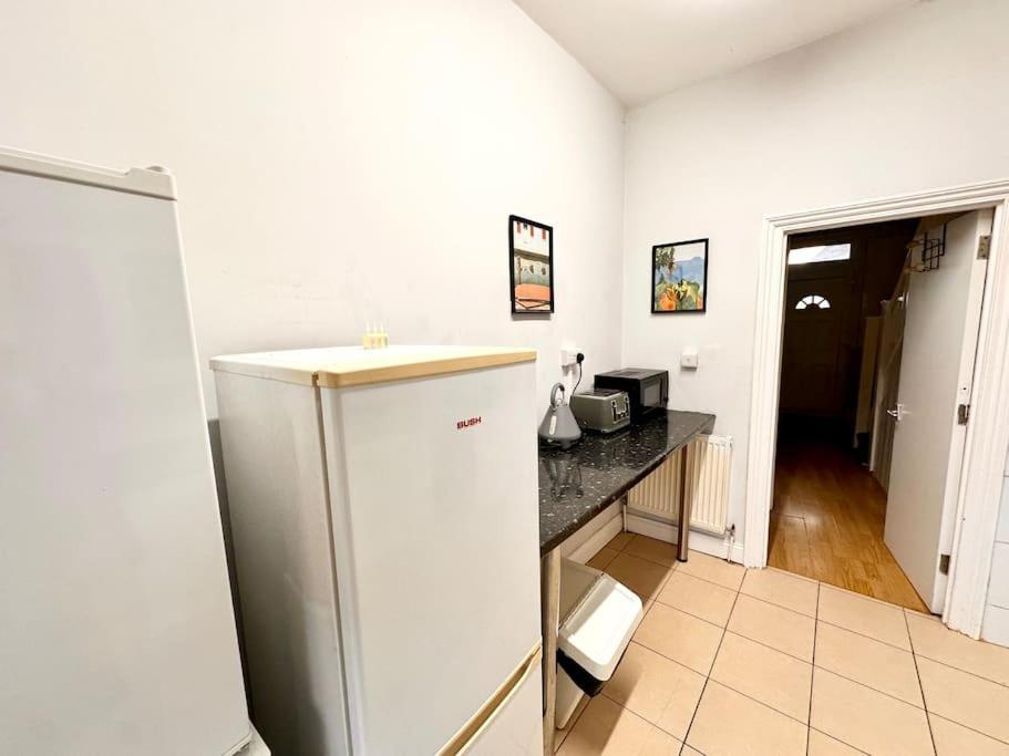4 Bedroom House In Se4 Apartment London