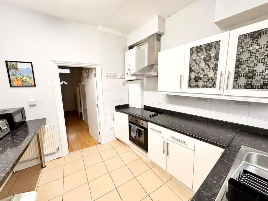 4 Bedroom House In Se4 *