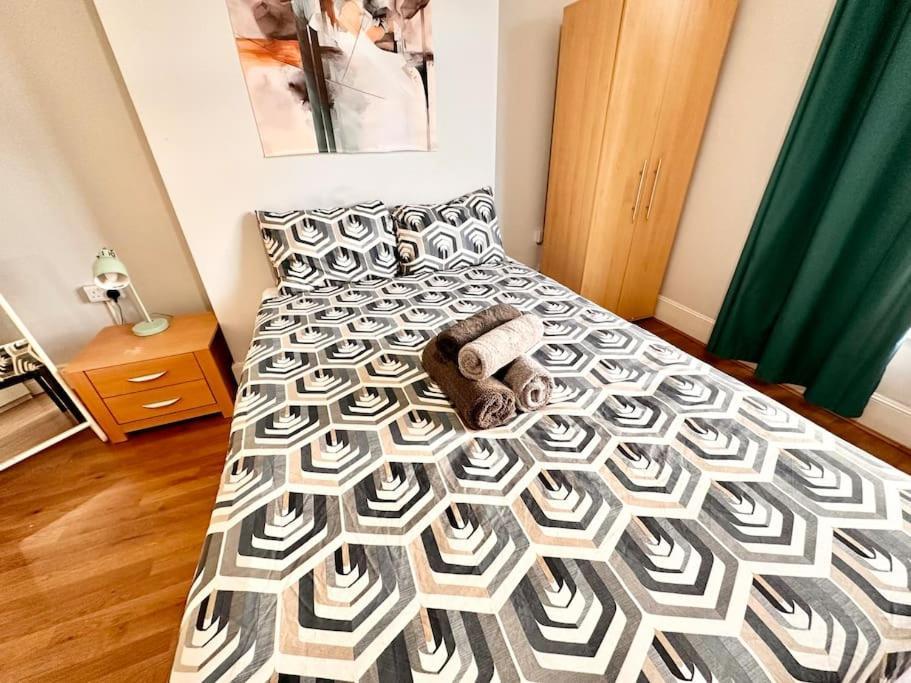 4 Bedroom House In Se4 *