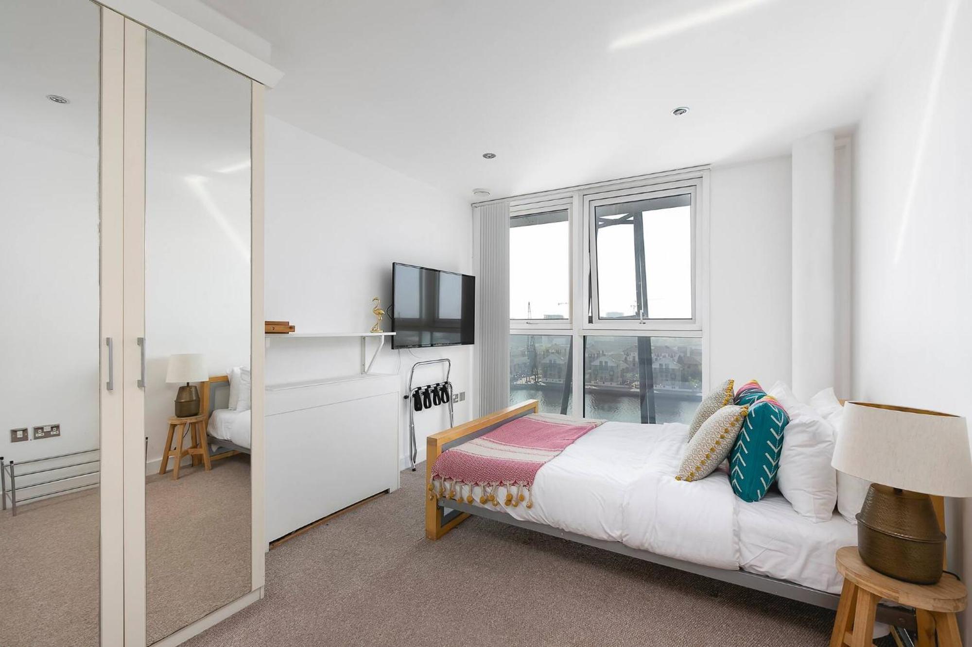 Serene Waterfront - Excel Londen