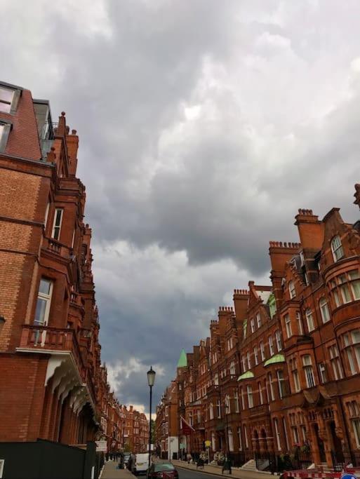 Apartment Flat In Victorian West Kensington Mansion With Balcony *