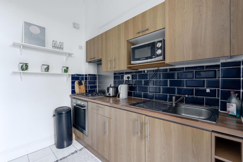 Flat In Victorian West Kensington Mansion With Balcony Apartment *