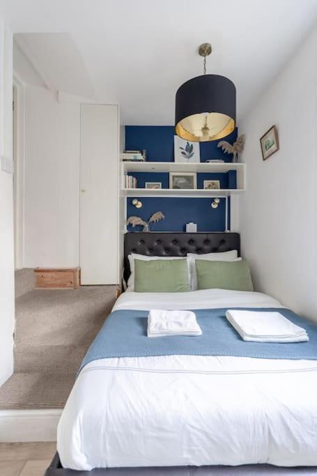 Apartment Flat In Victorian West Kensington Mansion With Balcony London