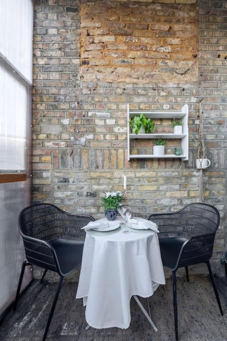 Flat In Victorian West Kensington Mansion With Balcony