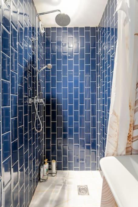Apartment Flat In Victorian West Kensington Mansion With Balcony London