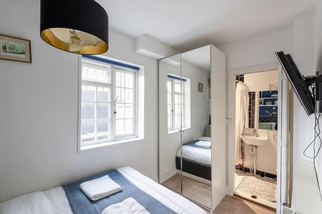 Flat In Victorian West Kensington Mansion With Balcony *