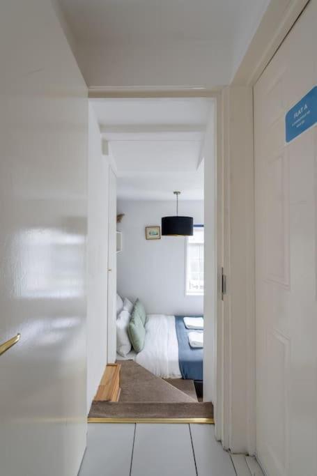 Flat In Victorian West Kensington Mansion With Balcony Apartment London