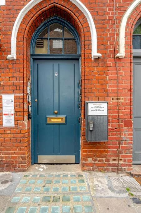 Flat In Victorian West Kensington Mansion With Balcony London