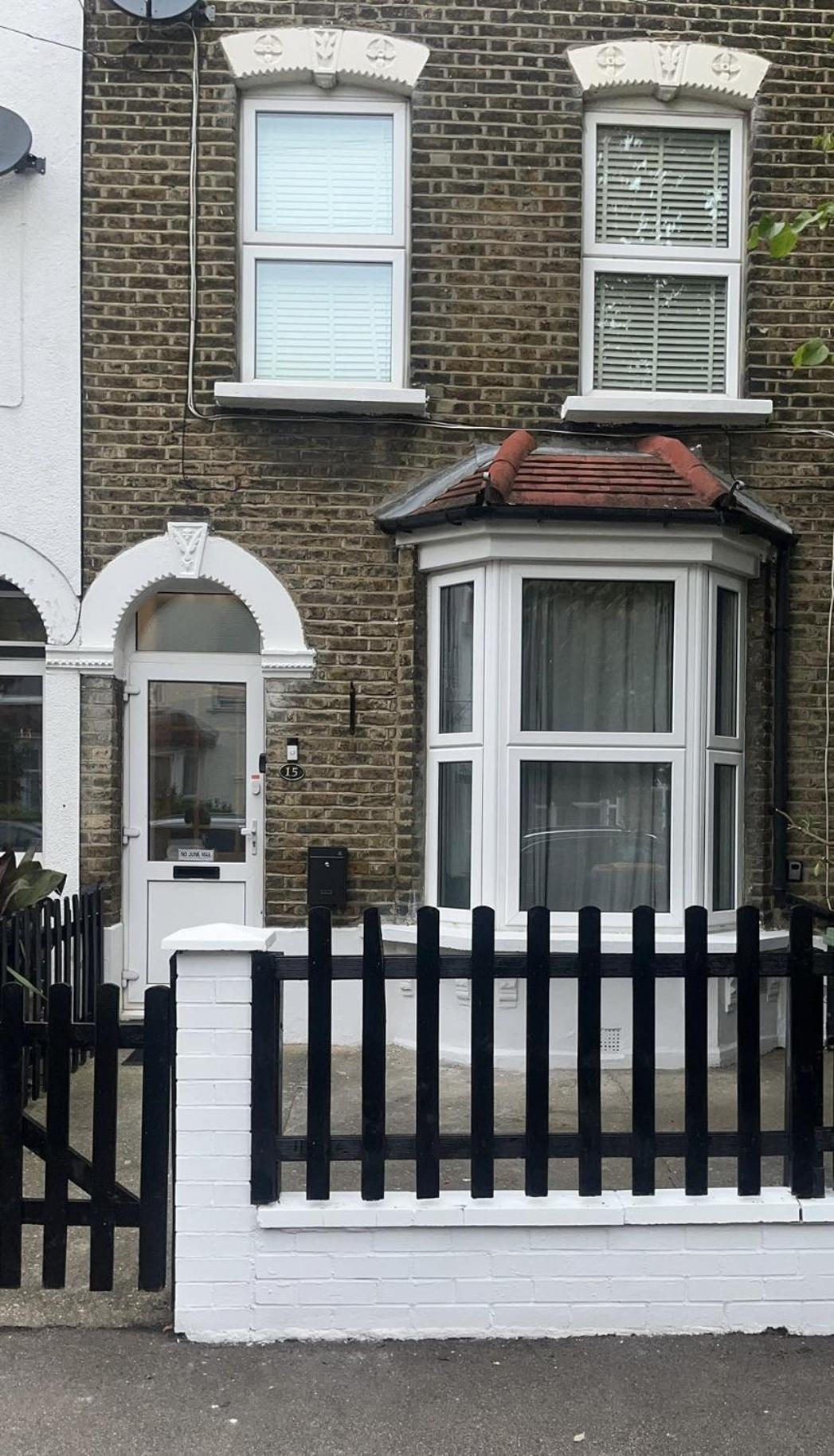 Сasa de vacaciones Spacious 3 Bedroom House Near London, O2, Excel, Stratford, Tube Station & Parking Available