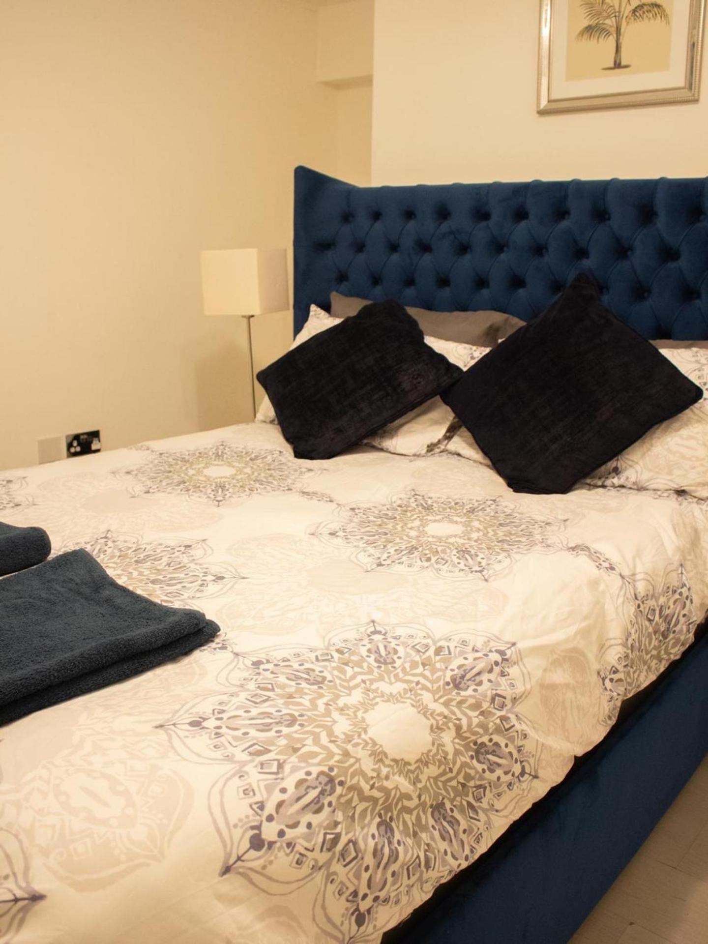 Spacious 2 Bedroom In Woolwich 15 Minutes To 02 London