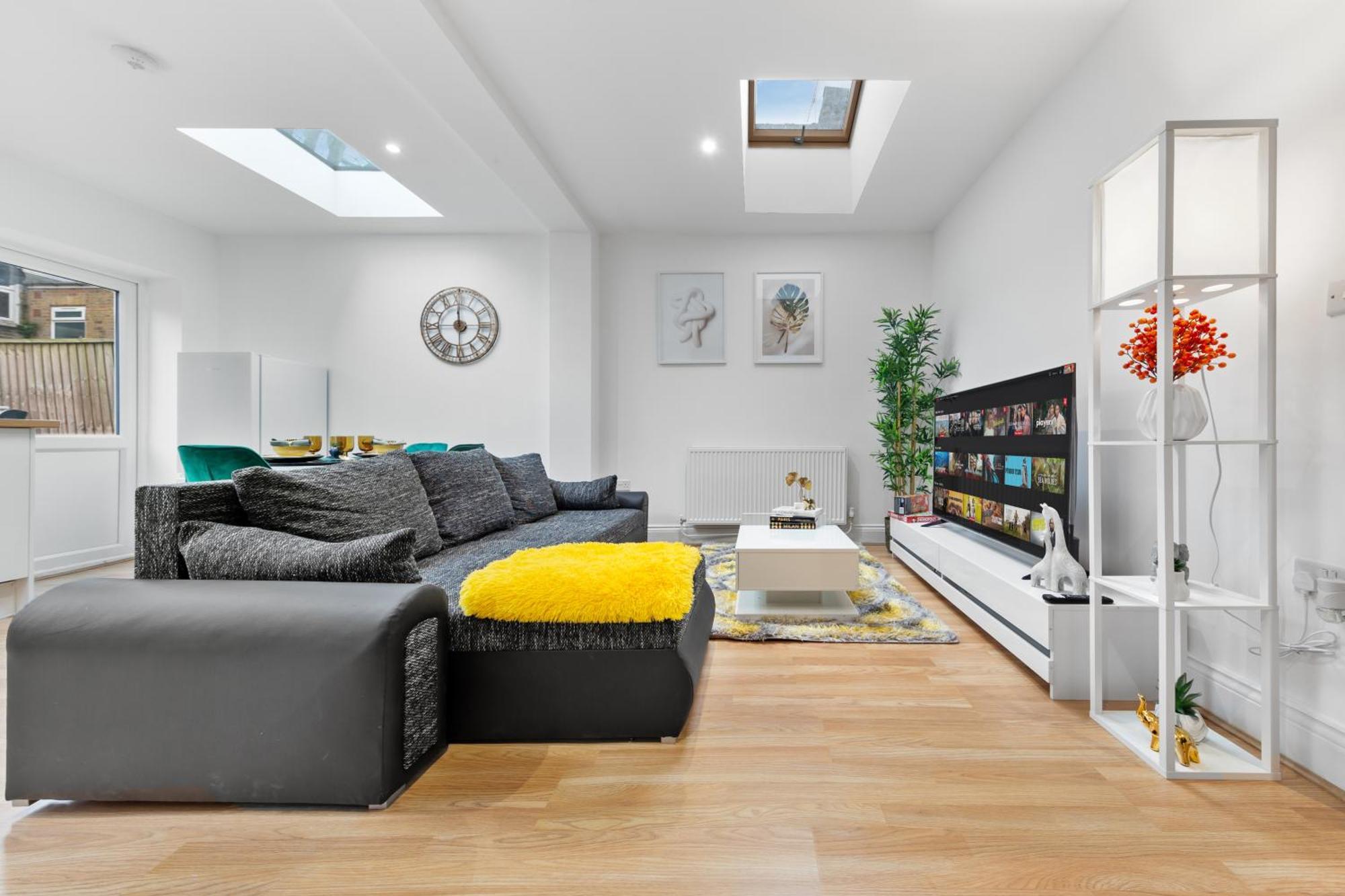 Immaculate 2-bed Escape- Sleeps 6- Garden & Parking - 15 Mins To Central- Save 20 Percent Weekly! Londen