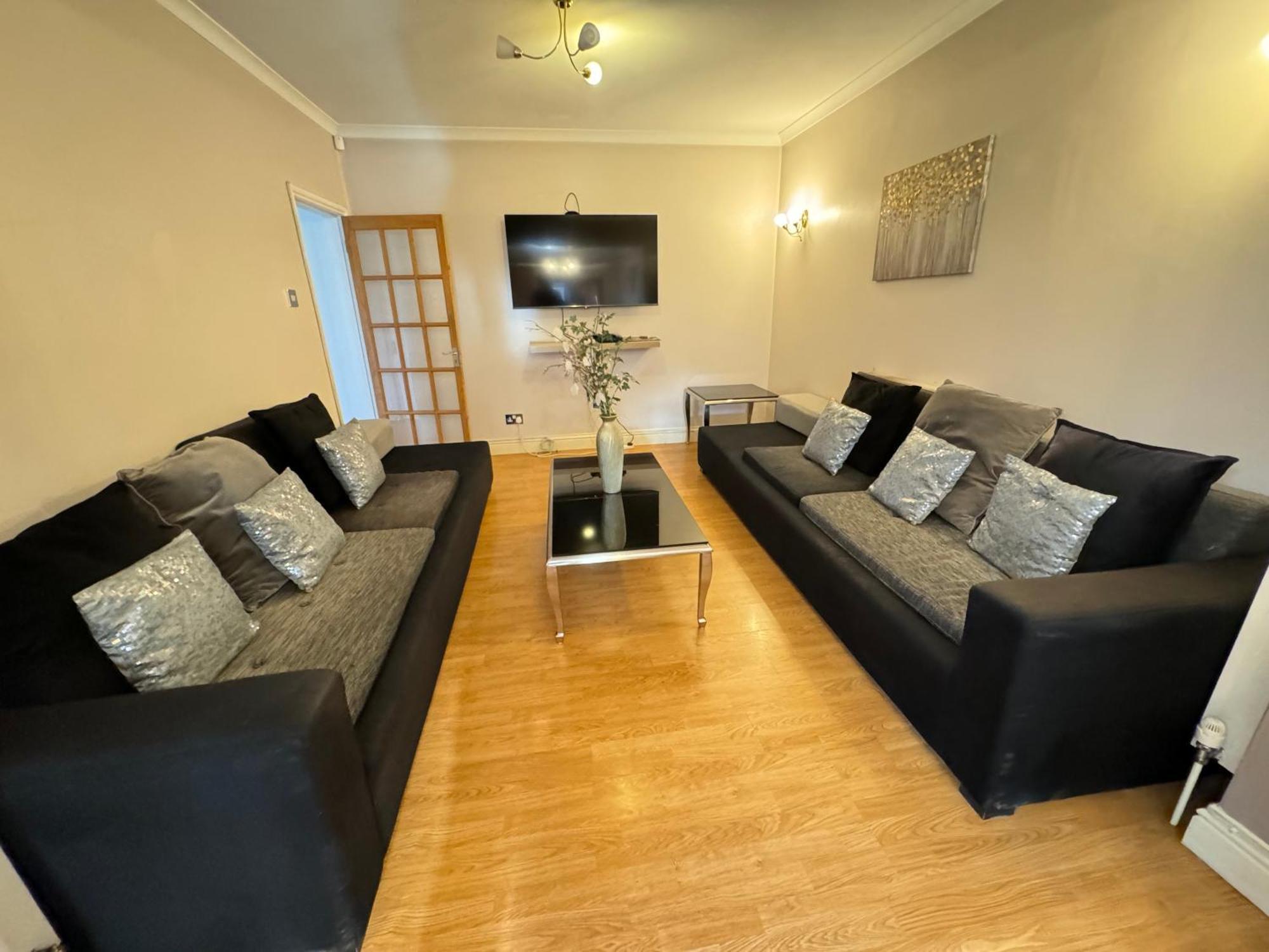Spacious 6 Bed House 10 Beds In Blackheath *