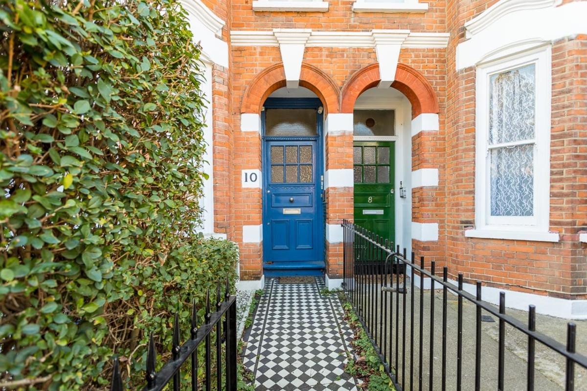 Spacious Near Portobello Road London