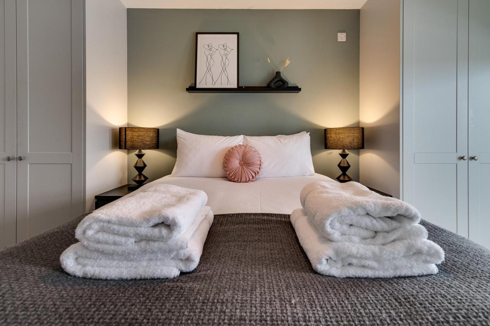Spacious Modern Camberwell Apartment