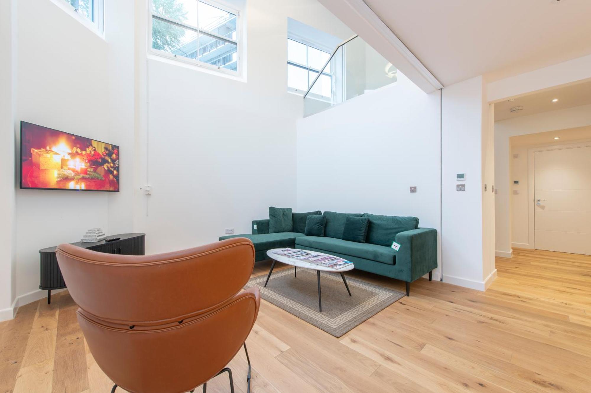 Exquisite 3br Duplex Period Conversion, Air-con & Amenities Londres