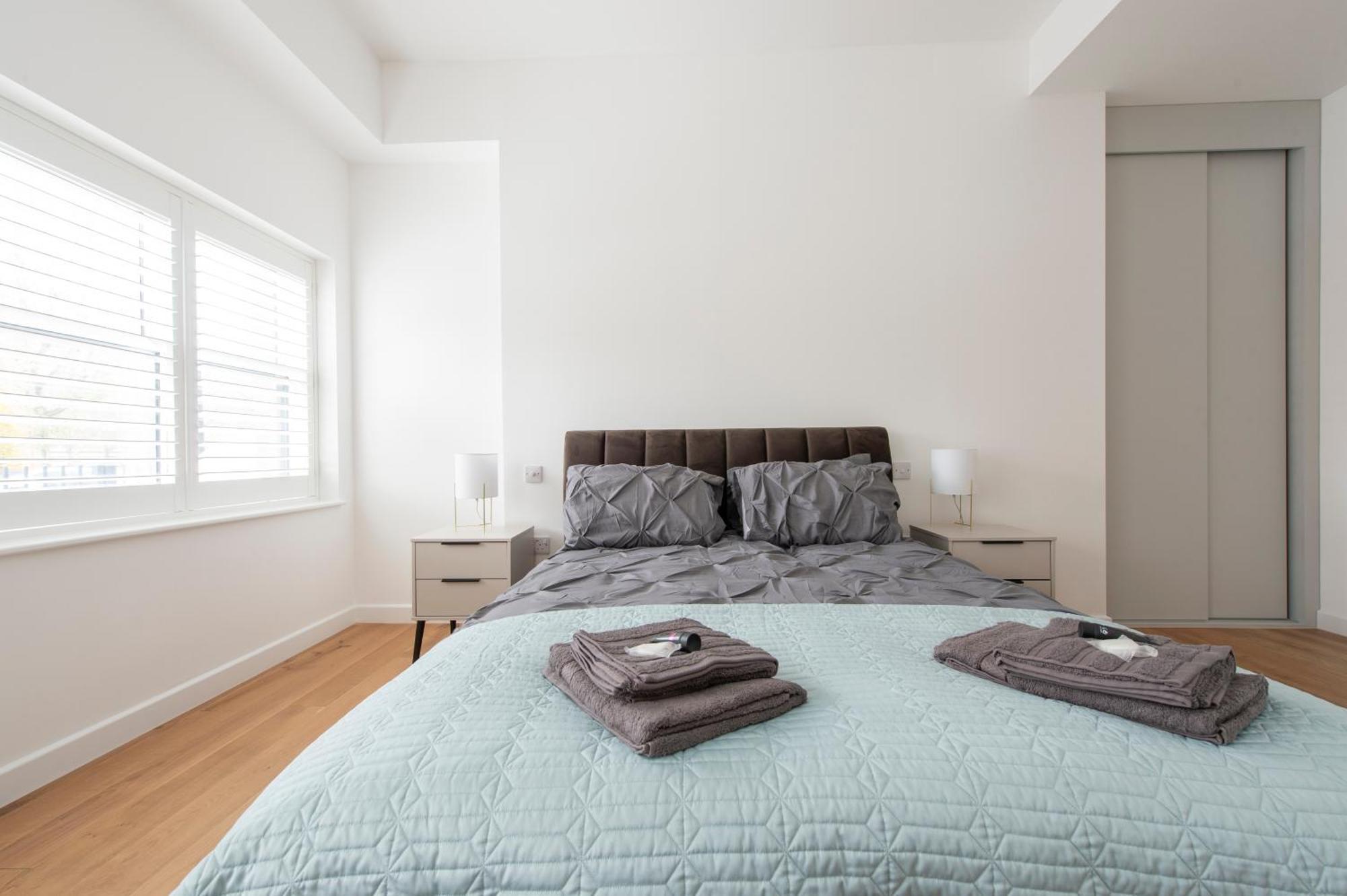 Exquisite 3br Duplex Period Conversion, Air-con & Amenities Apartamento Londres