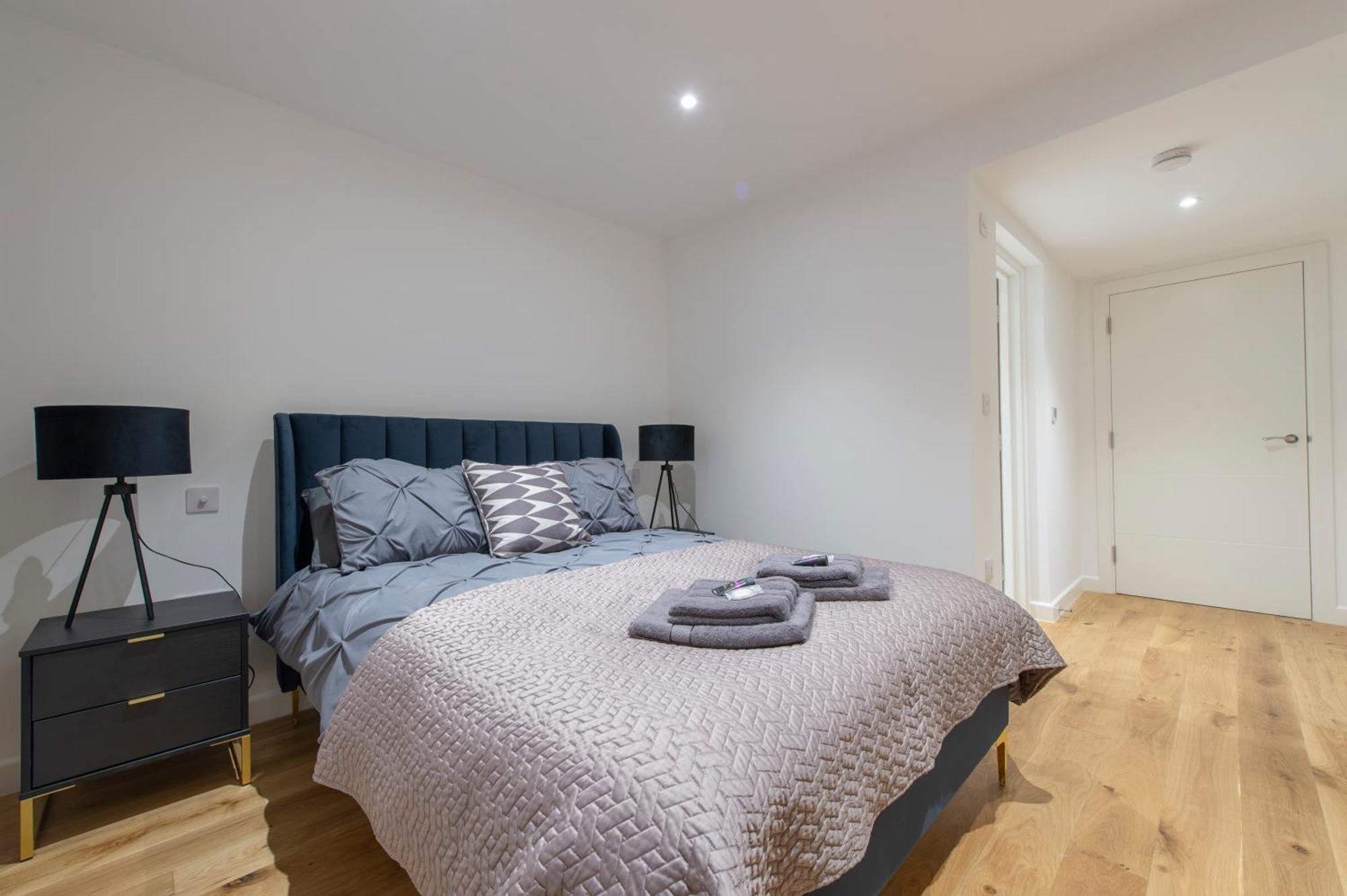 Exquisite 3br Duplex Period Conversion, Air-con & Amenities Apartamento Londres
