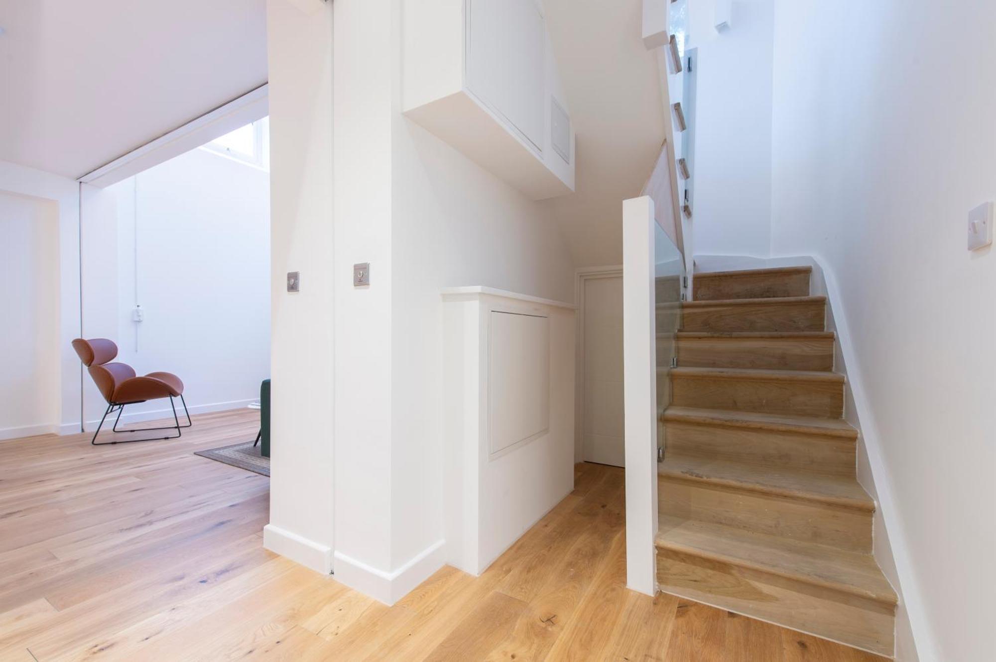 Exquisite 3br Duplex Period Conversion, Air-con & Amenities Apartamento Londres