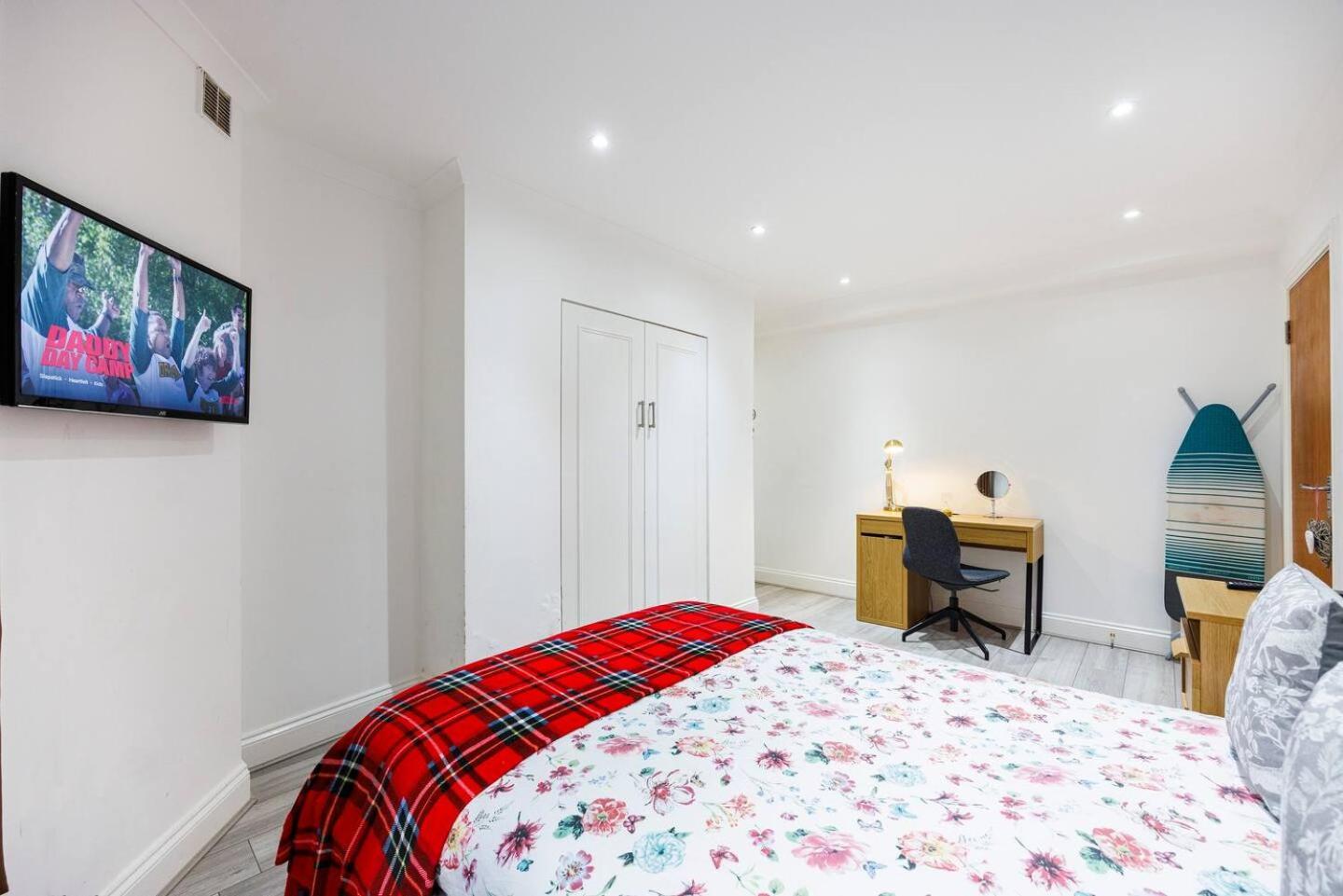 Three Bedroom 3 Bathroom In Kensington Appartement