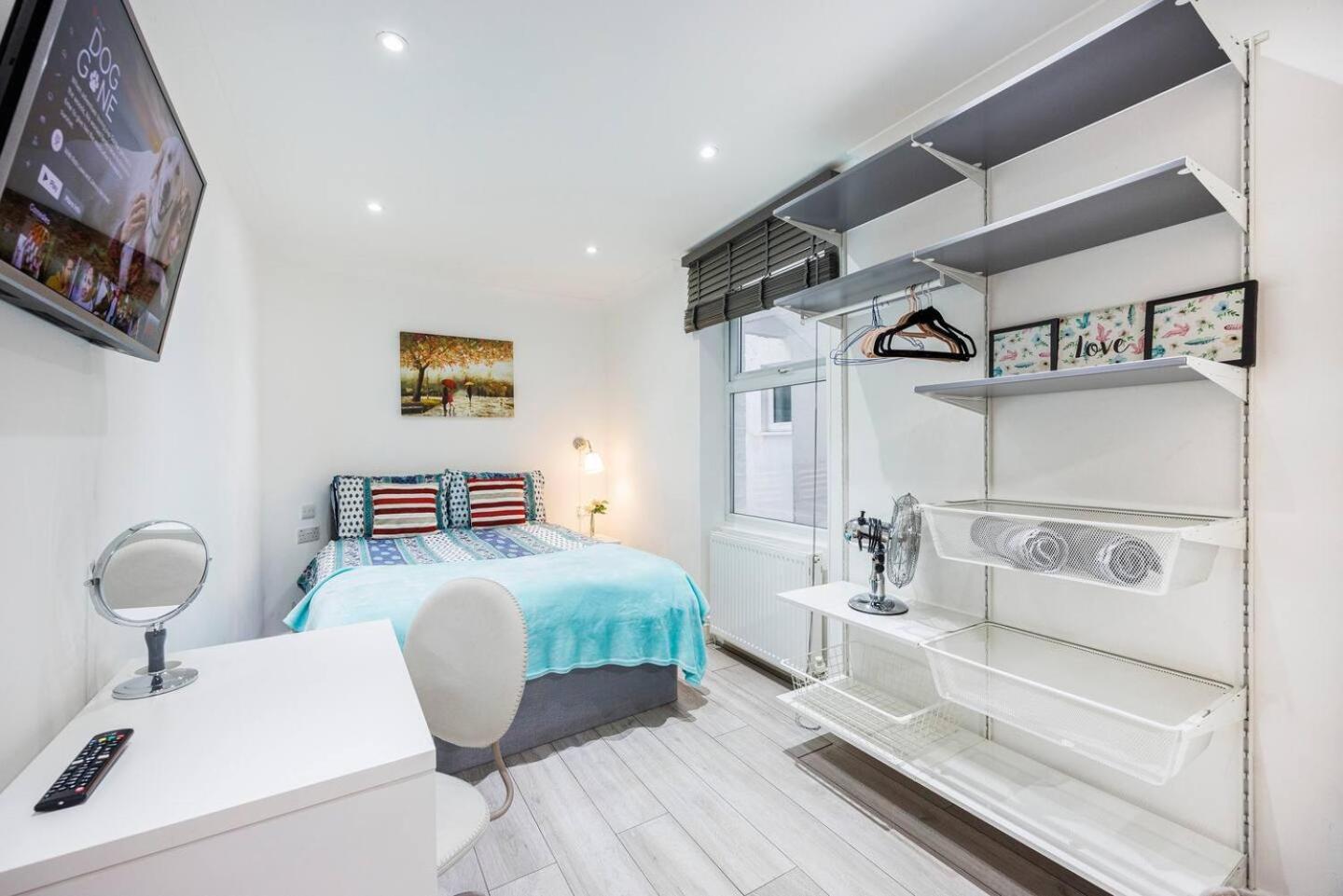 Three Bedroom 3 Bathroom In Kensington * Londen