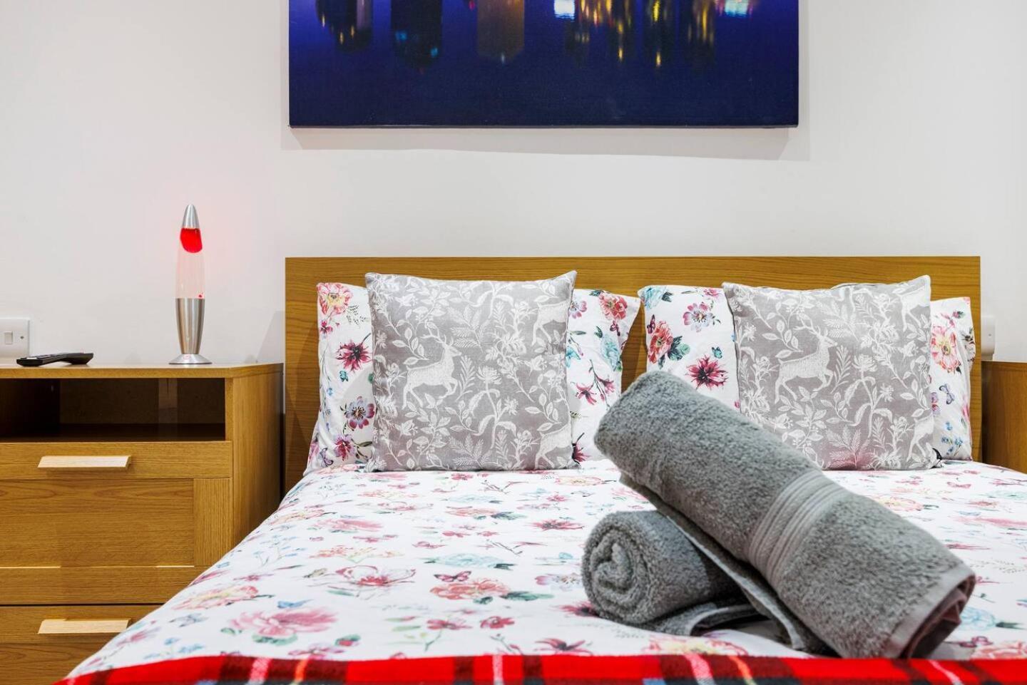 Three Bedroom 3 Bathroom In Kensington Appartement Londen