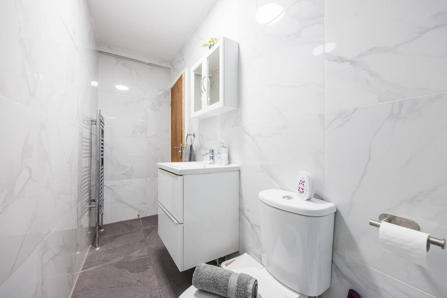 Appartement Three Bedroom 3 Bathroom In Kensington Londen
