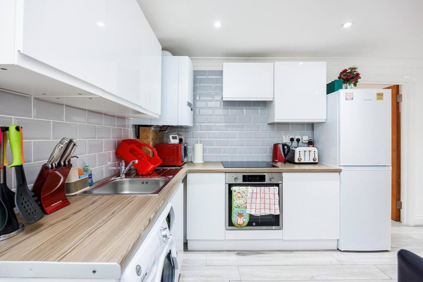 Three Bedroom 3 Bathroom In Kensington * Londen
