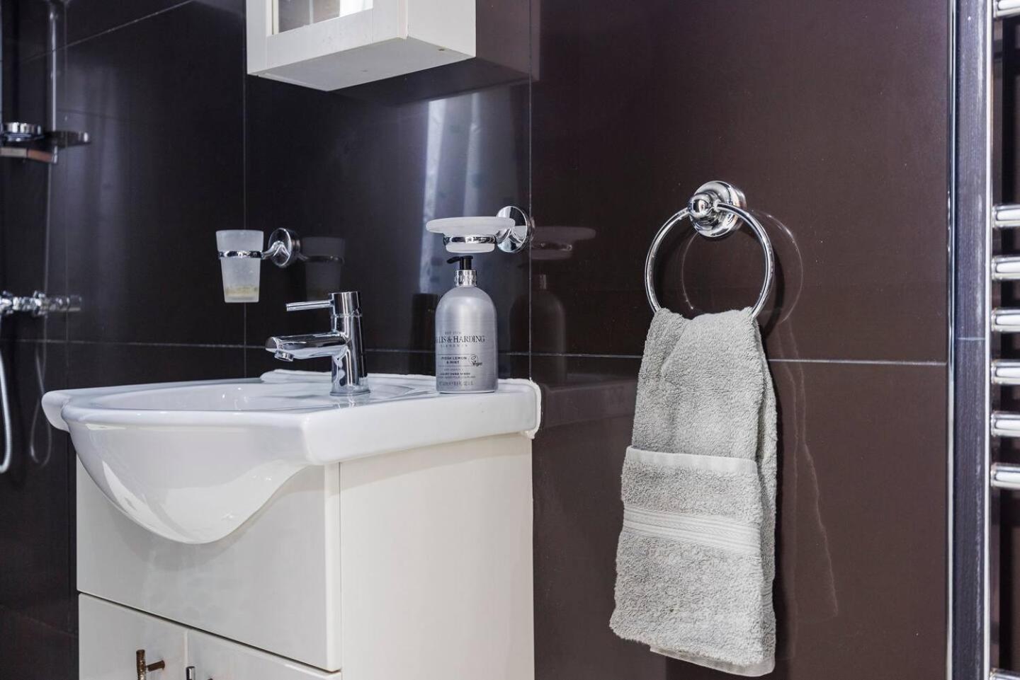 Three Bedroom 3 Bathroom In Kensington Londen