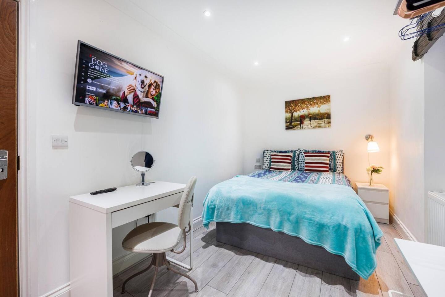 Three Bedroom 3 Bathroom In Kensington * Londen