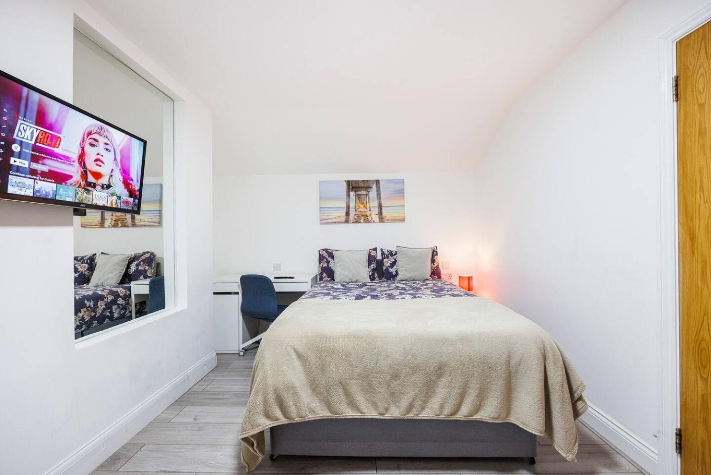 Three Bedroom 3 Bathroom In Kensington Appartement Londen