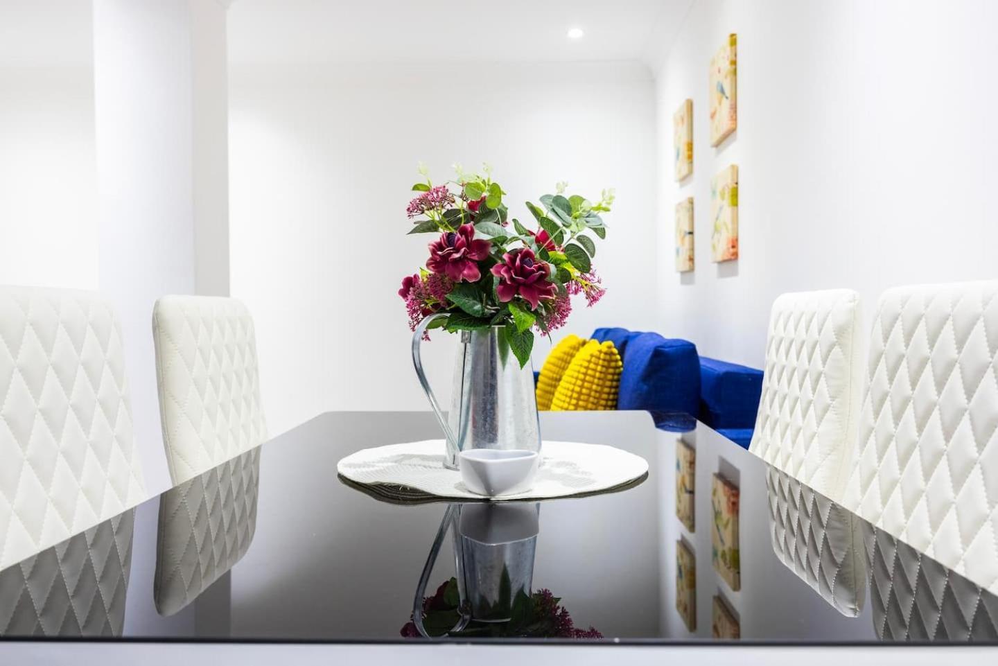 Three Bedroom 3 Bathroom In Kensington * Londen
