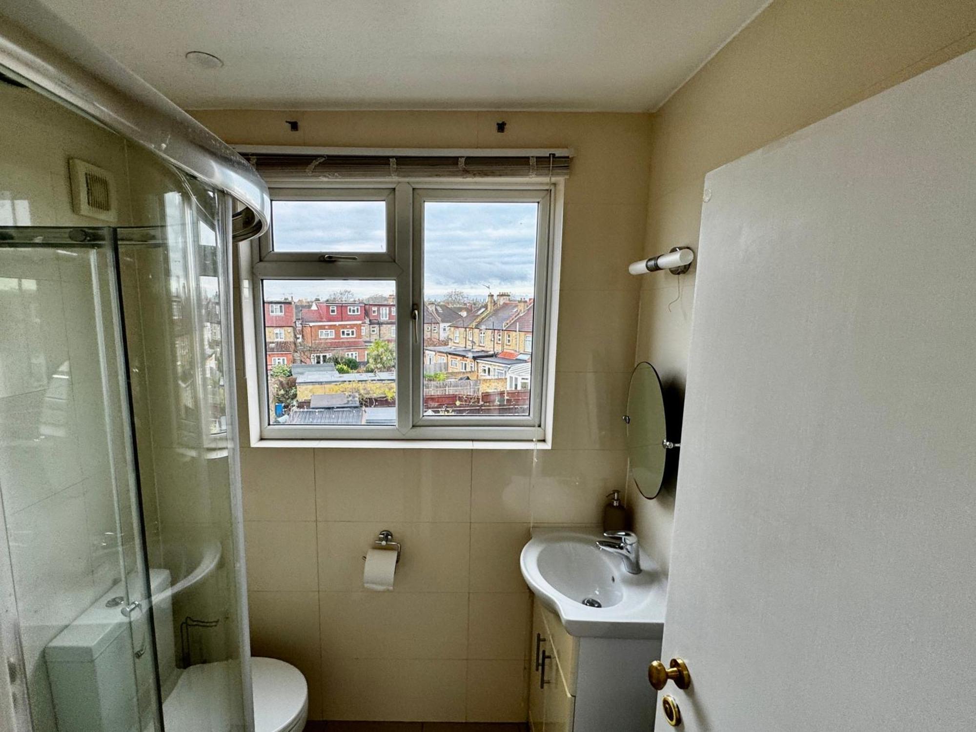 Maberic Housing West Gem Your Connection * London