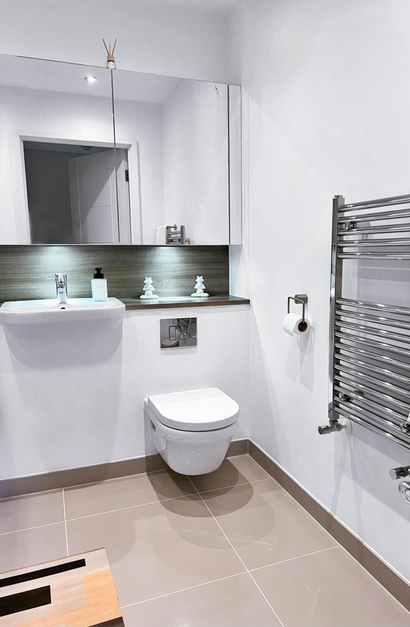 Bright Modern 2-bed With 2-bath & Balcony View * London