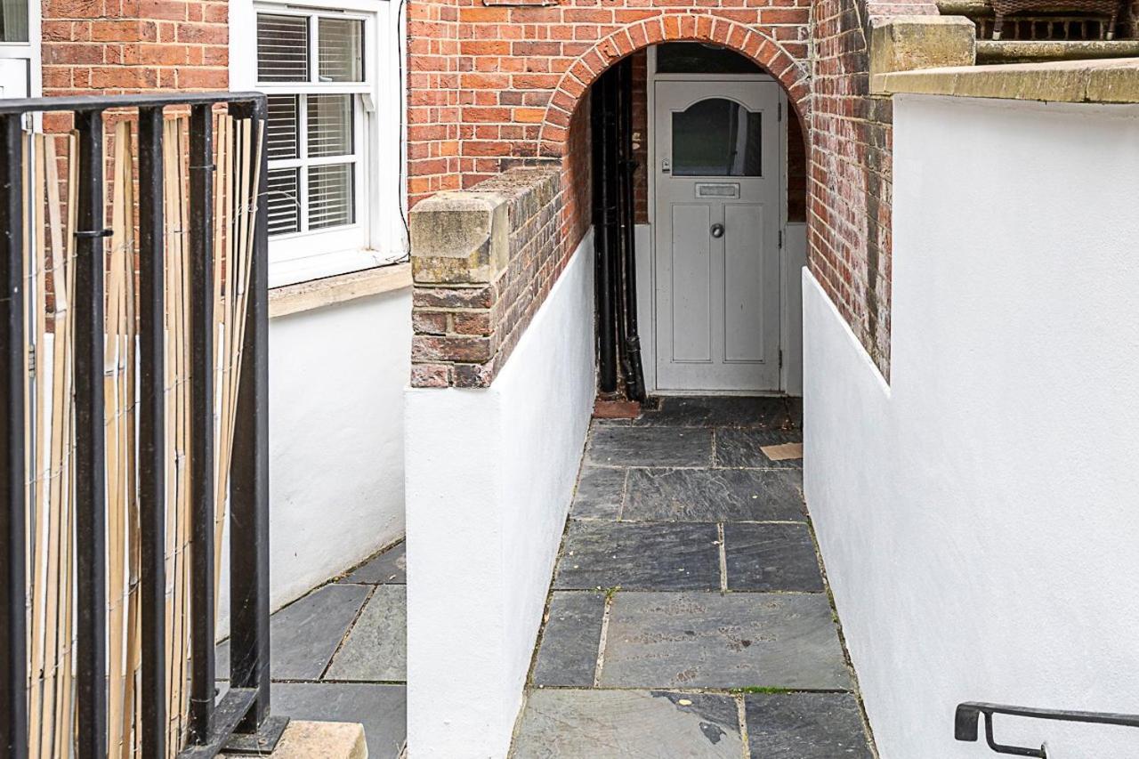 Charming And Modernised Edwardian Flat *