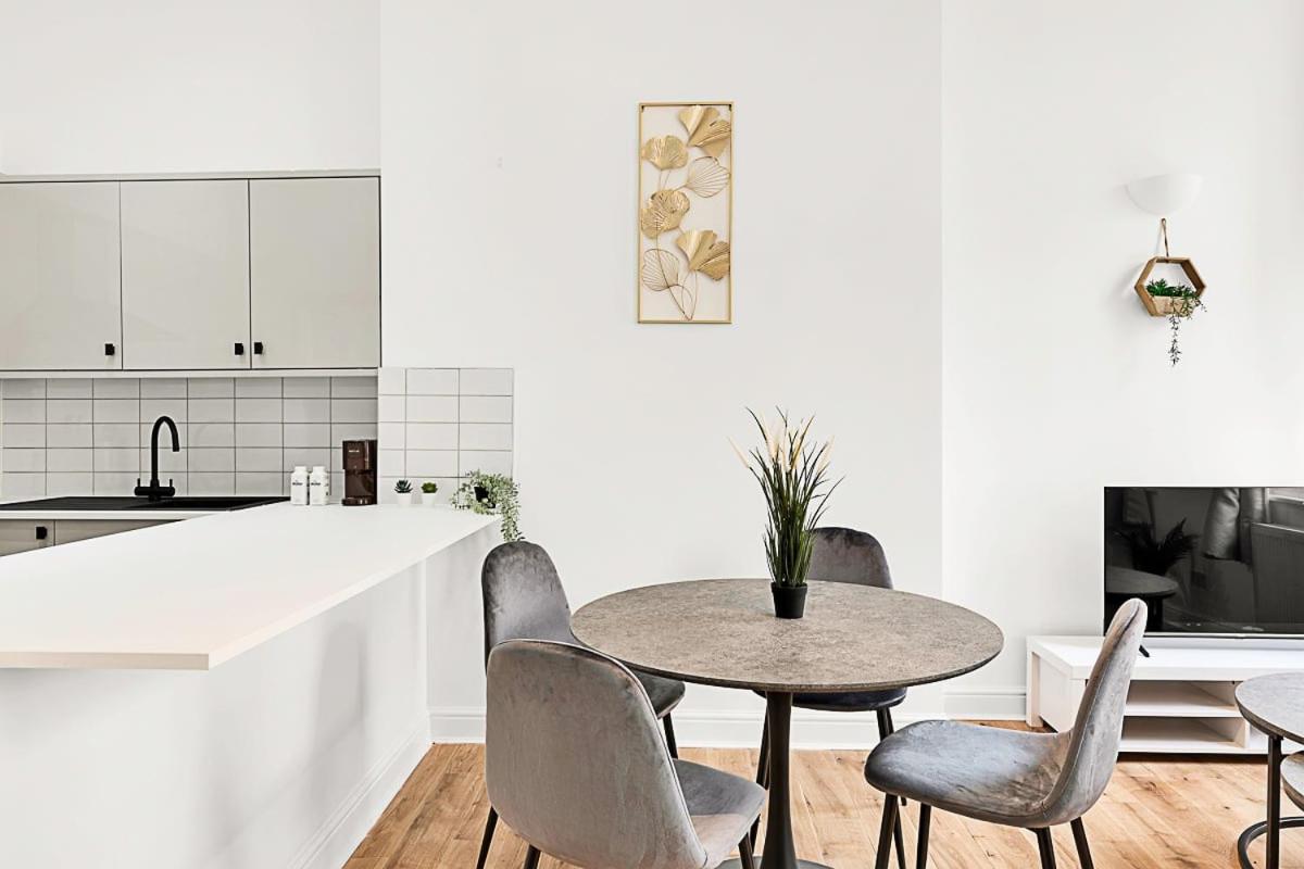 Apartment Contemporary Oasis In Paddington