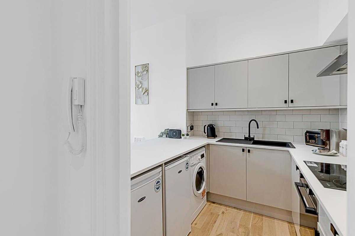 Contemporary Oasis In Paddington Apartment London