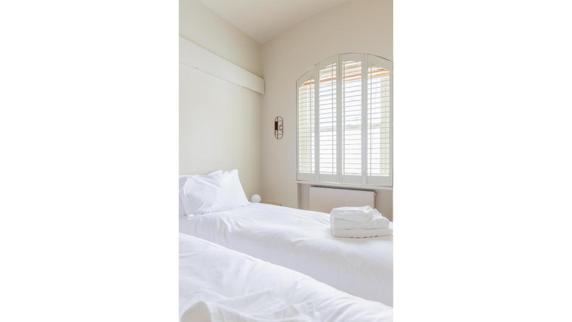 Sublime 4bd House Behind V&a South Kensington Apartment