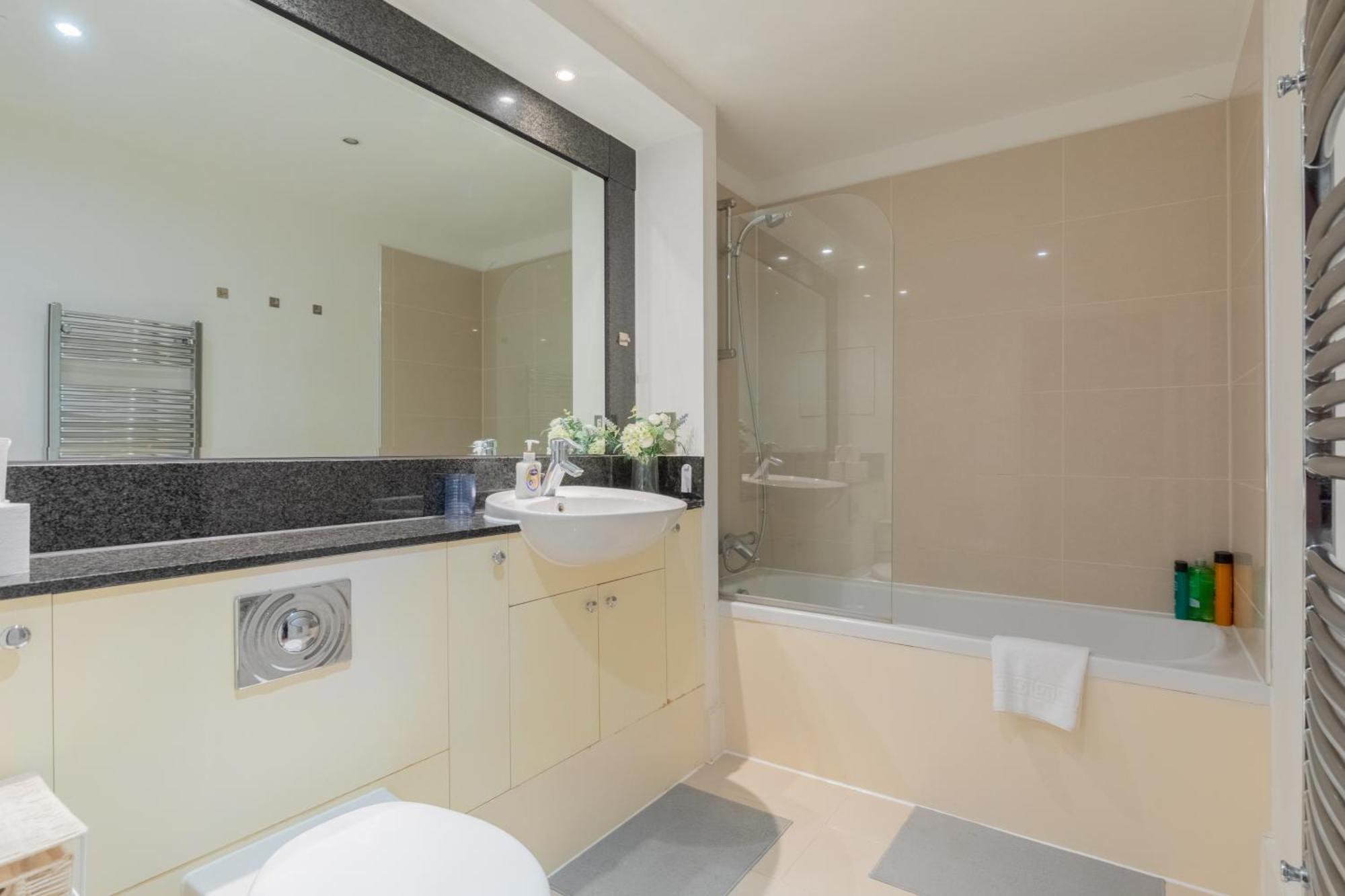 Apartment Sleek 1bd Flat With View Of The River Thames