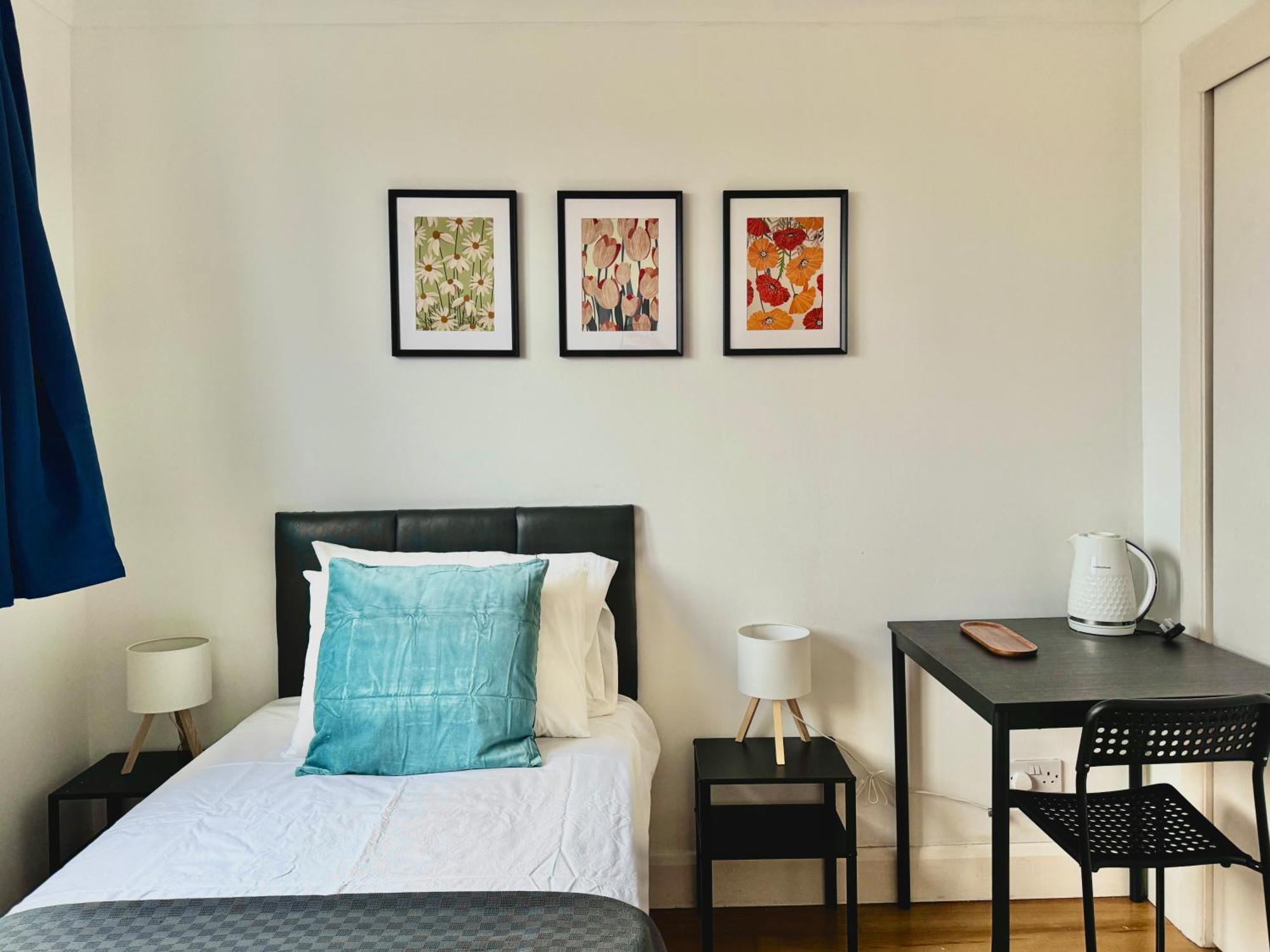 Guest house Maberic Housing West Gem Your Connection *