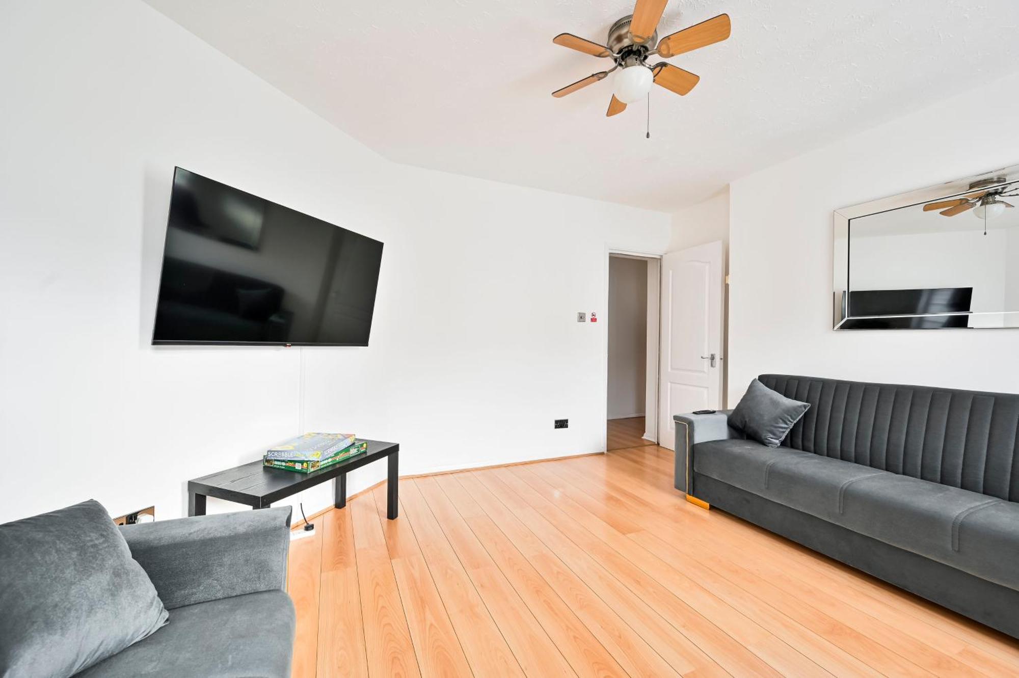 Perfect 1-Bed E15, Sleeps 5, 1 Min From Tube Station, Near Westfields Apartment London