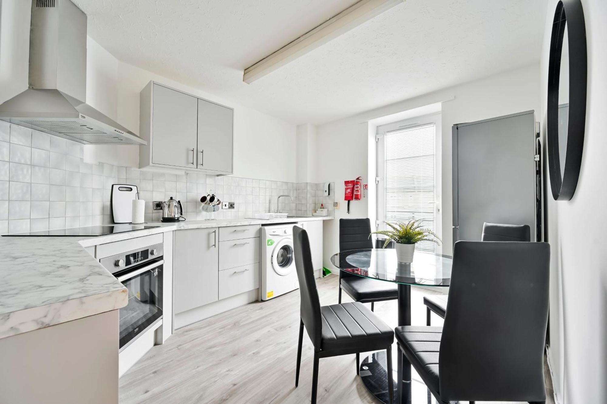 Perfect 1-Bed E15, Sleeps 5, 1 Min From Tube Station, Near Westfields