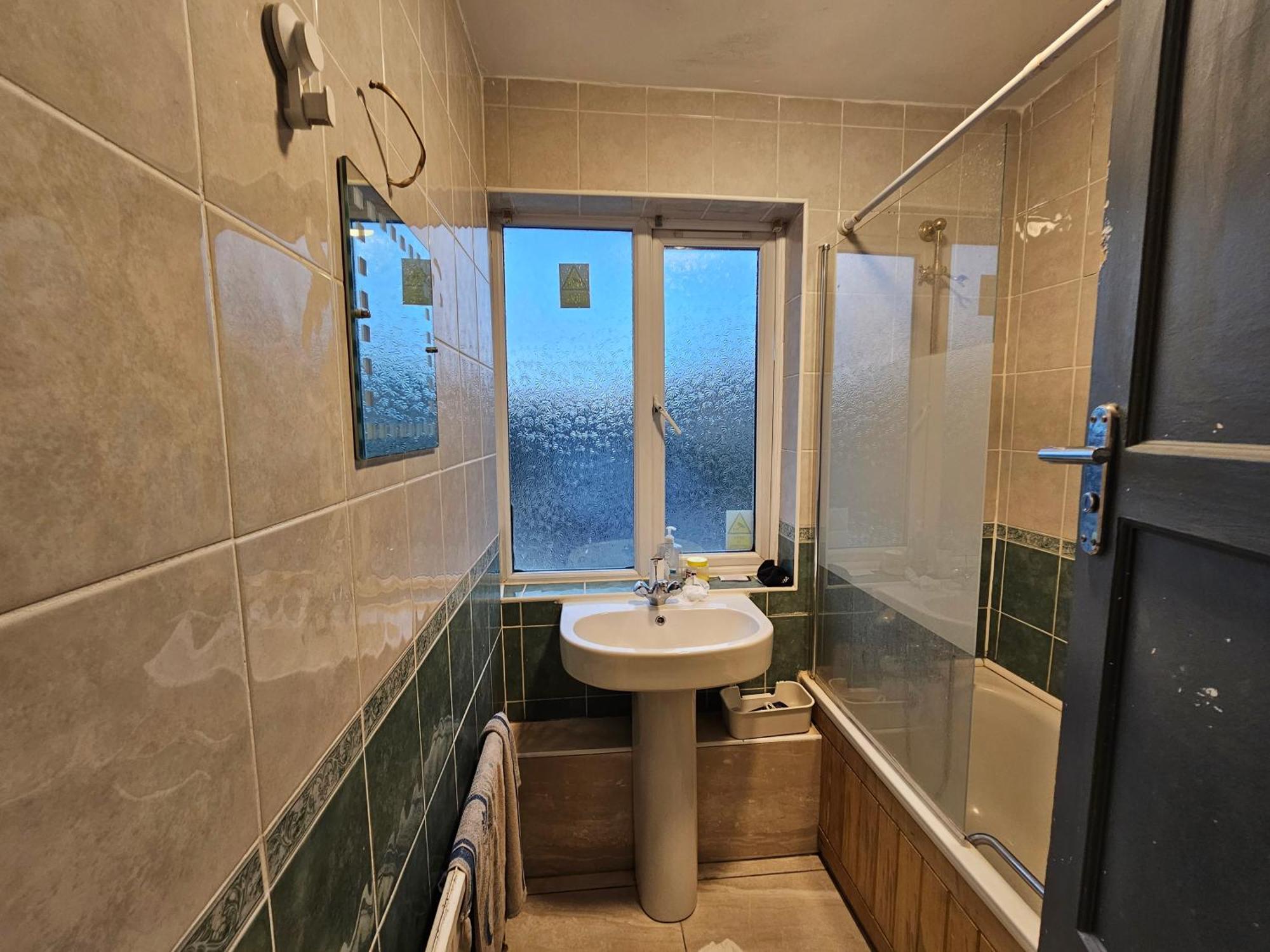 E14 Guest house London
