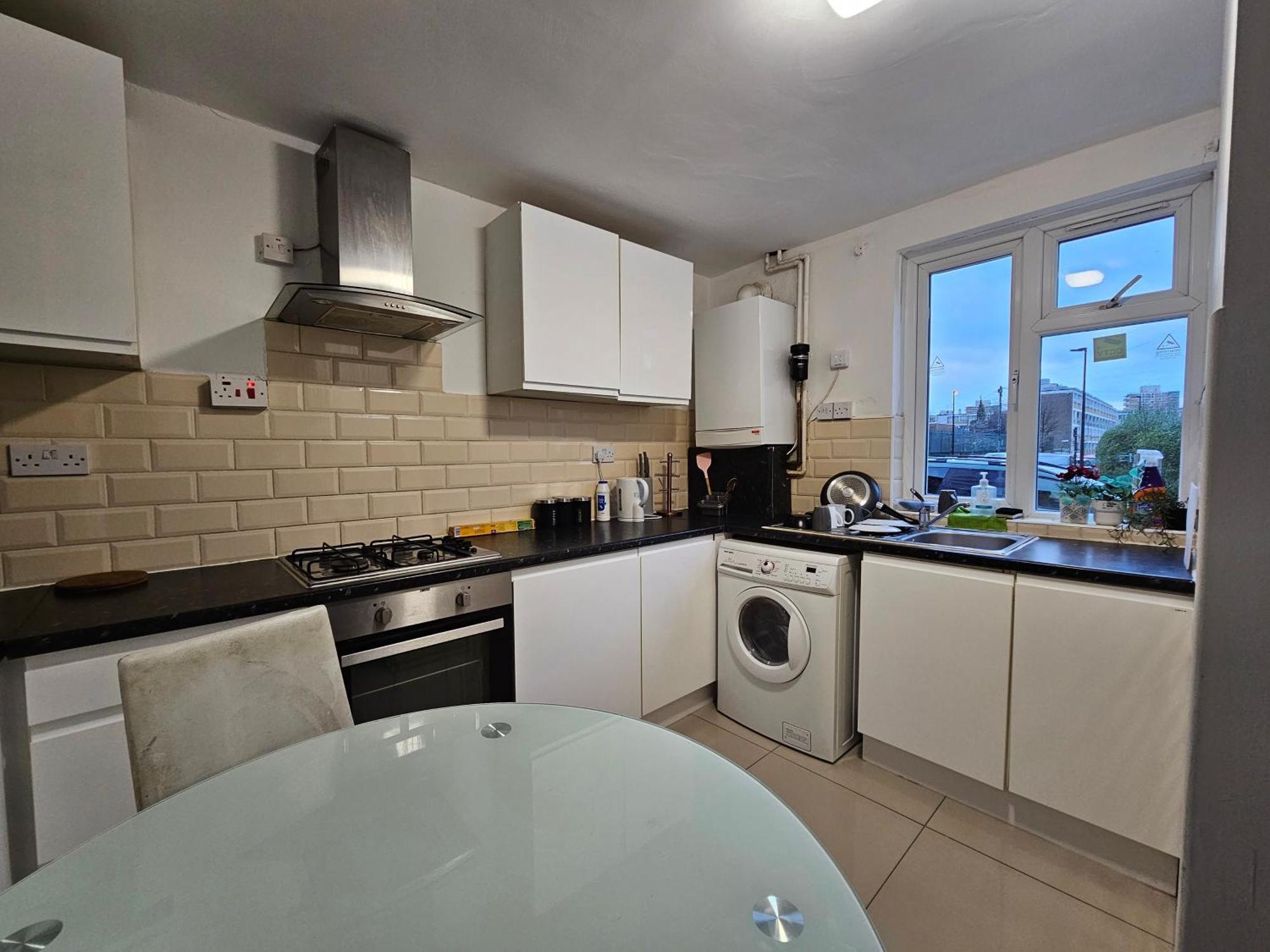 E14 Guest house