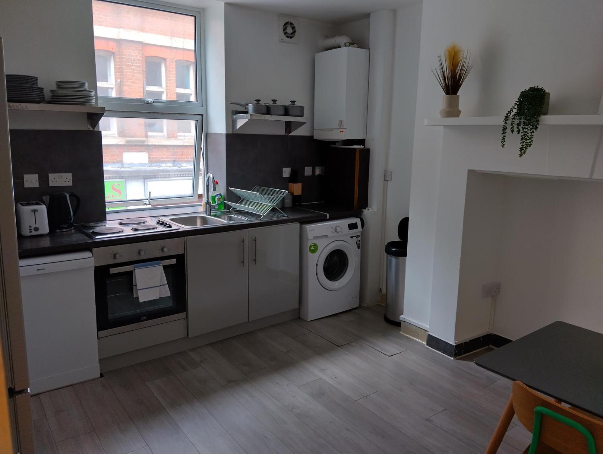 Spacious 5-bedroom, 4-bathroom In Central Zone 1 Londres