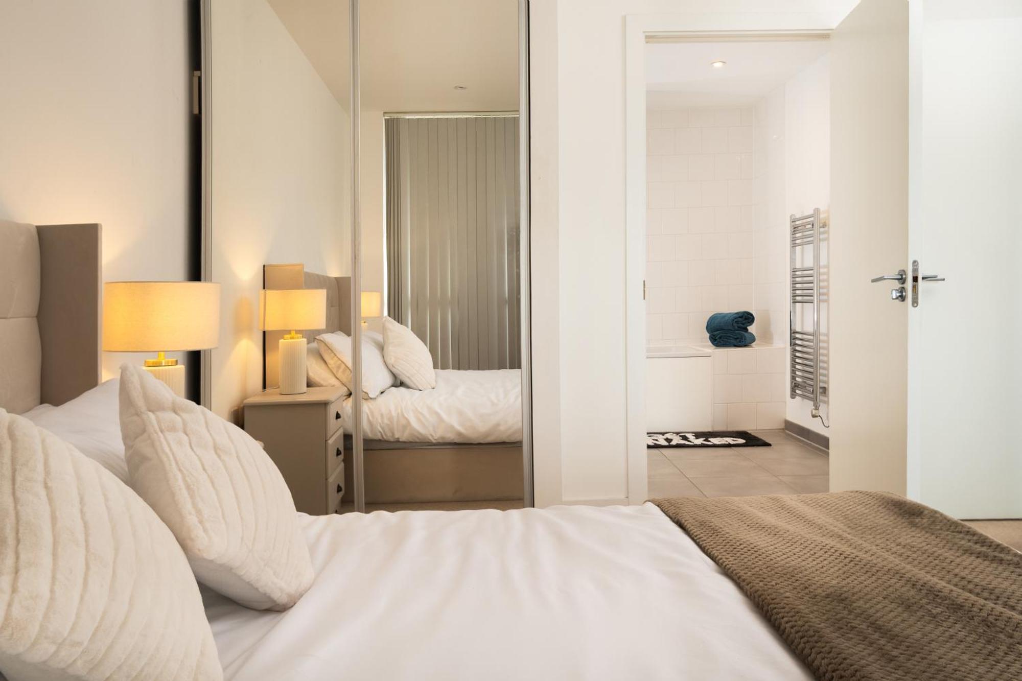 Cozy 1 Bedroom Close To Excel Apartamento