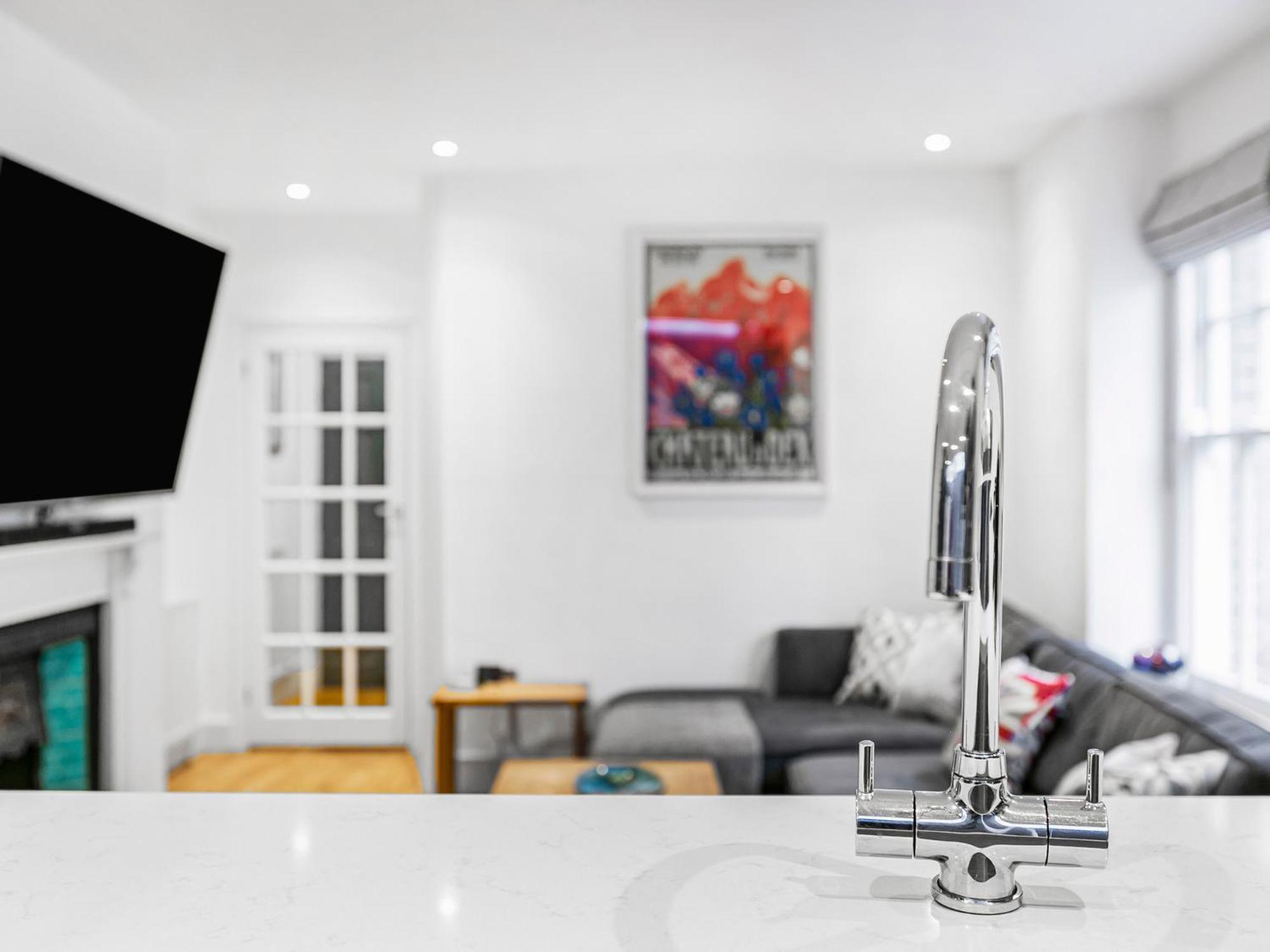 Pass The Keys Modern Victorian In Appartement *