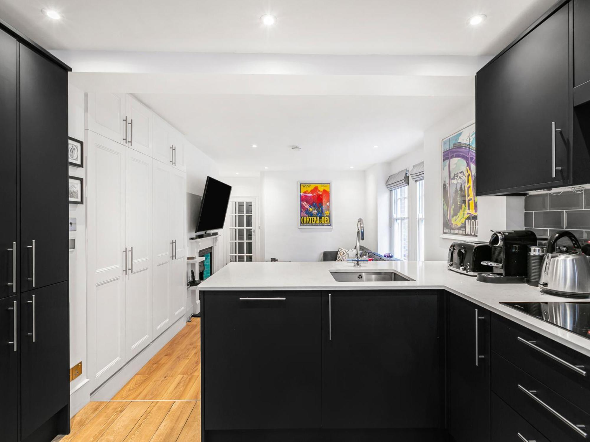 Pass The Keys Modern Victorian In Appartement